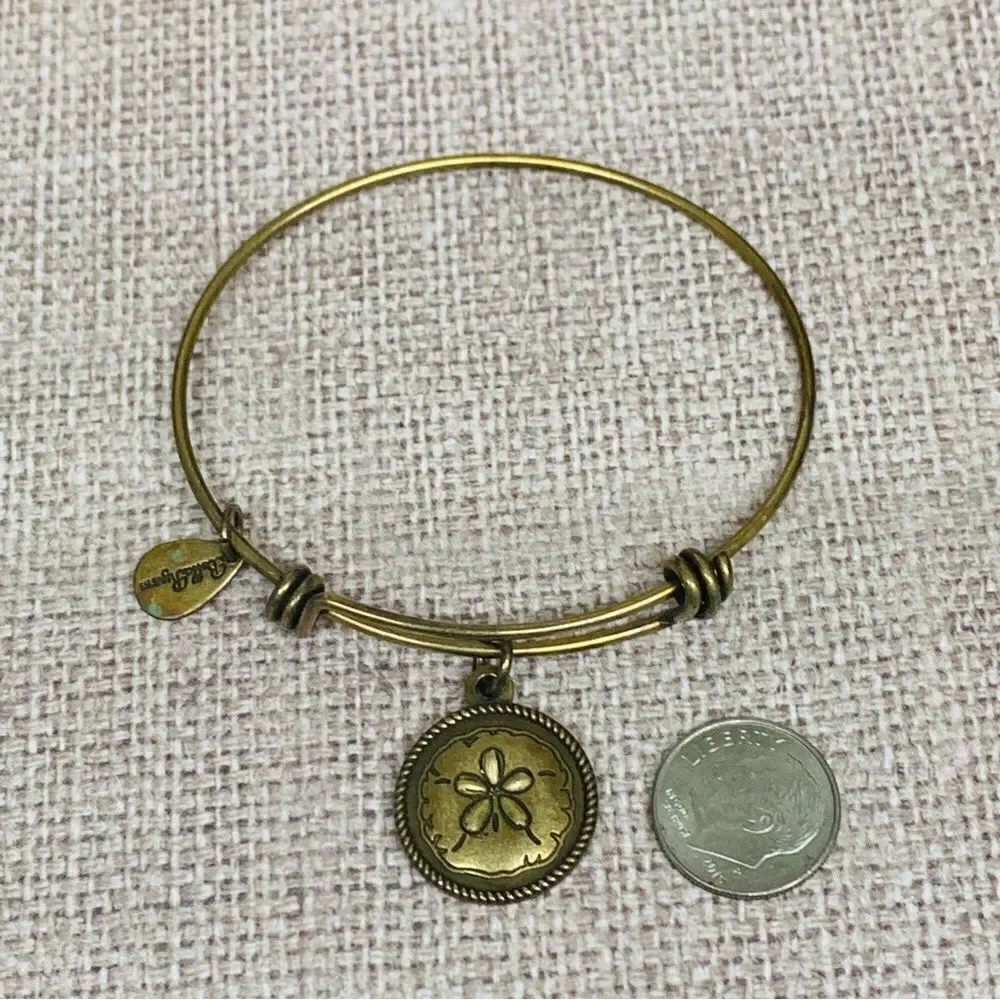 Bella Ryan Sand Dollar Charm Bracelet‎